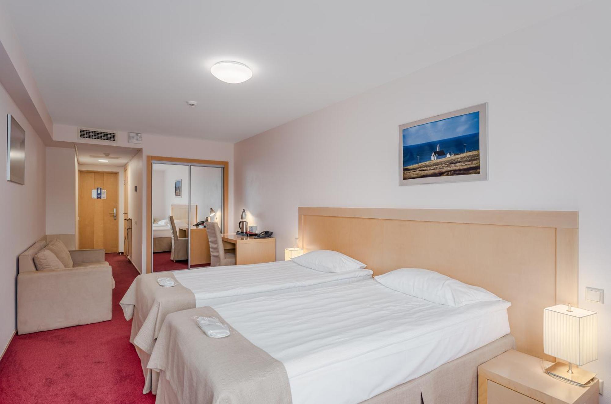 Islande With Free Parking Hotell