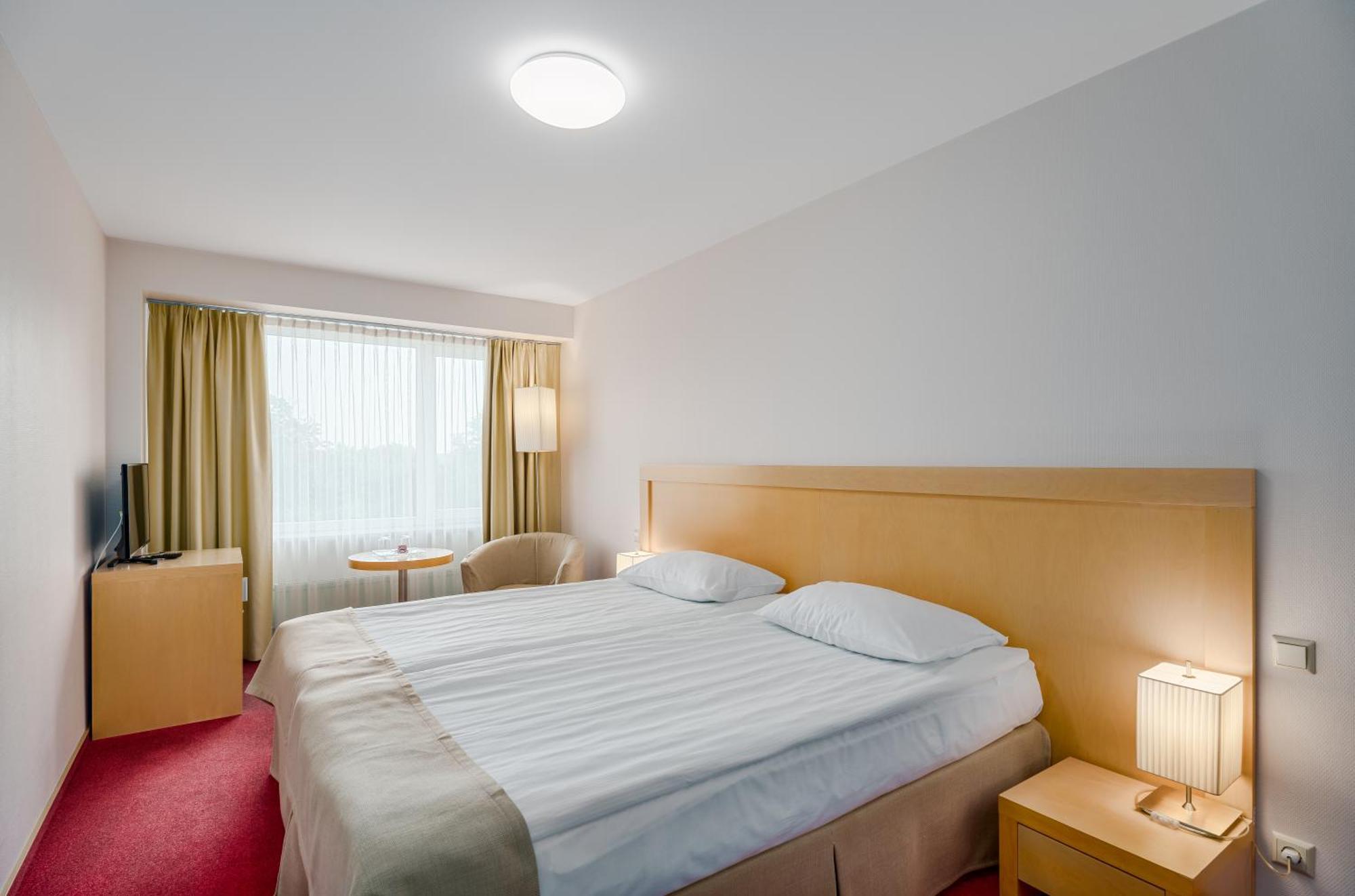 Hotell Islande With Free Parking 4*