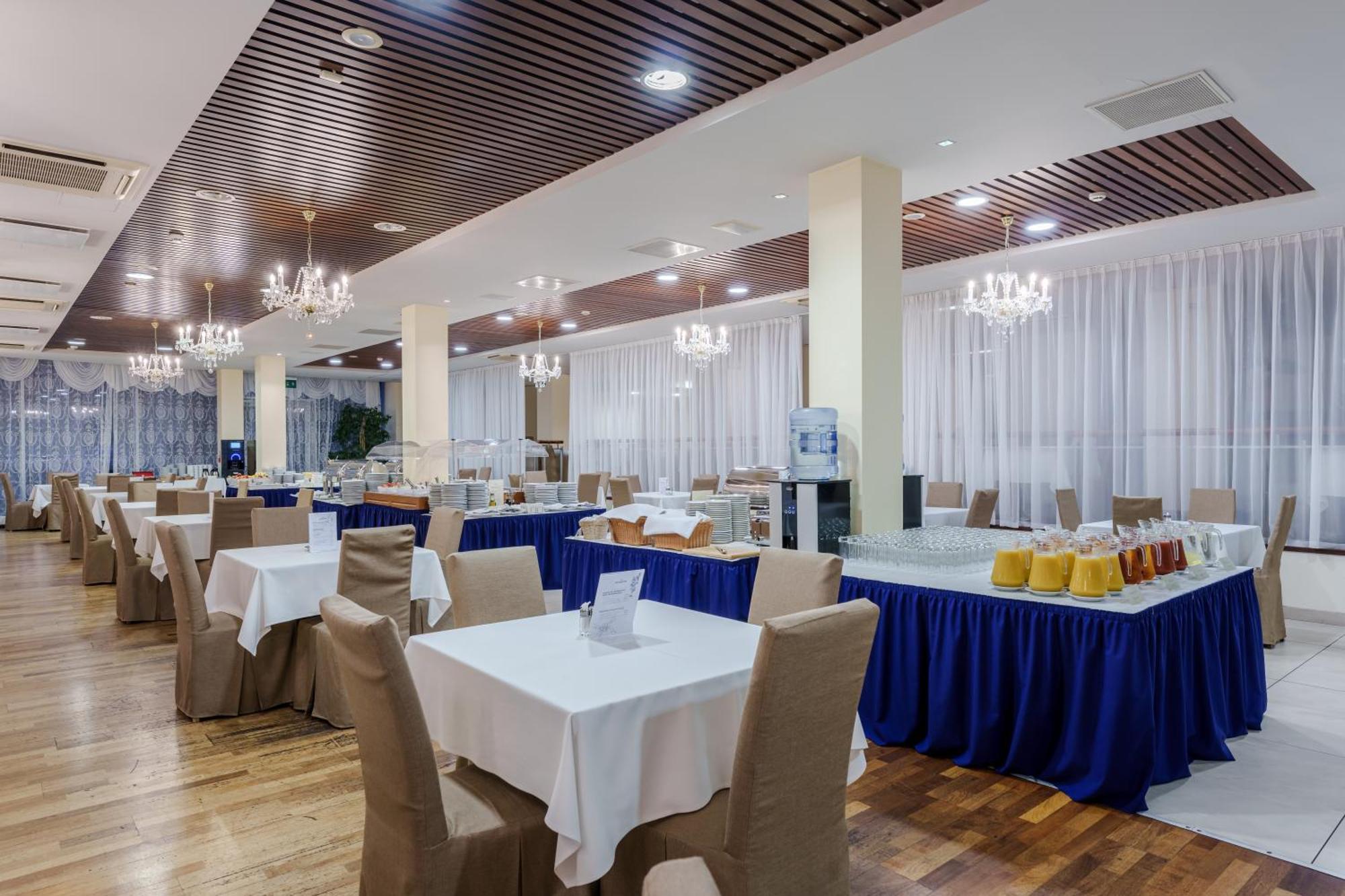 Islande With Free Parking Hotell